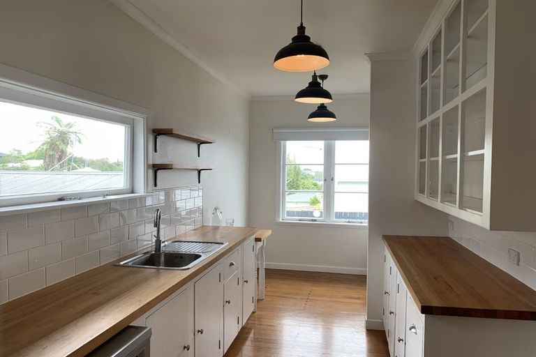 Photo of property in 1/38 Eastglen Road, Glen Eden, Auckland, 0602