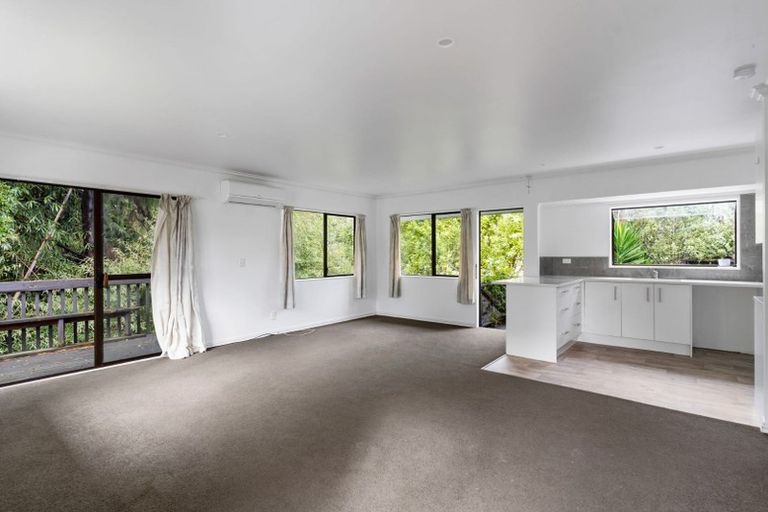 Photo of property in 2/43 Sabulite Road, Kelston, Auckland, 0602