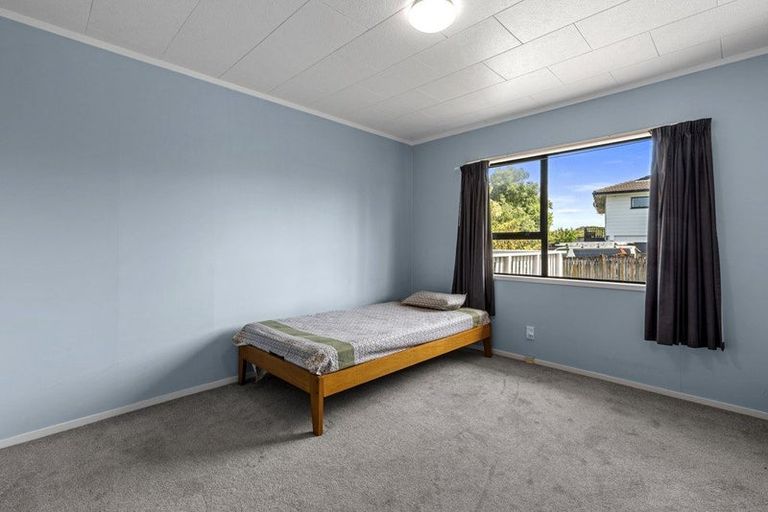 Photo of property in 1/16 Cabello Place, Unsworth Heights, Auckland, 0632
