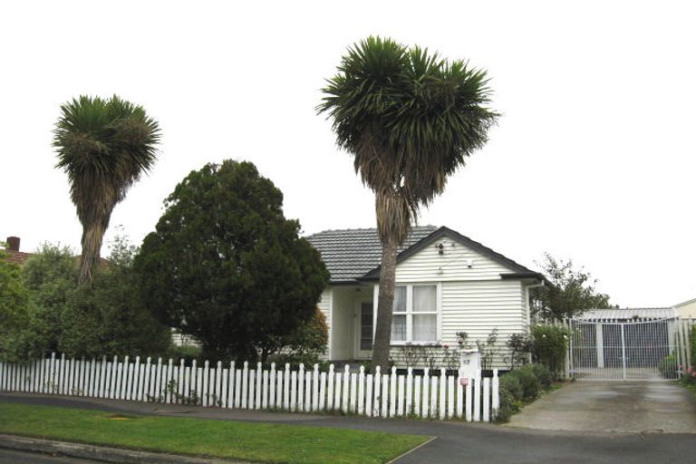 Photo of property in 17 Ealing Street, Northcote, Christchurch, 8052
