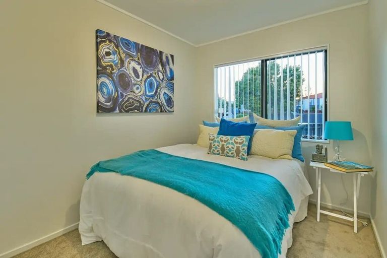 Photo of property in 1/11 Barneys Farm Road, Clendon Park, Auckland, 2103