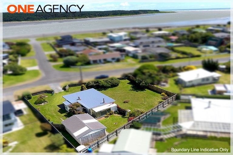 Photo of property in 33 Shortt Street, Foxton Beach, Foxton, 4815