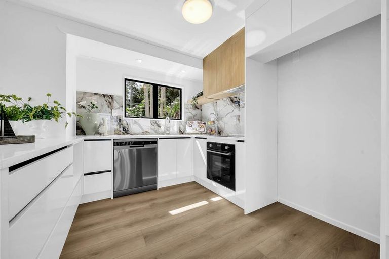 Photo of property in 10 Marco Place, Highland Park, Auckland, 2010