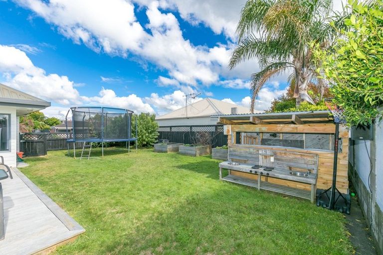 Photo of property in 2 Dallinger Street, St Andrews, Hamilton, 3200