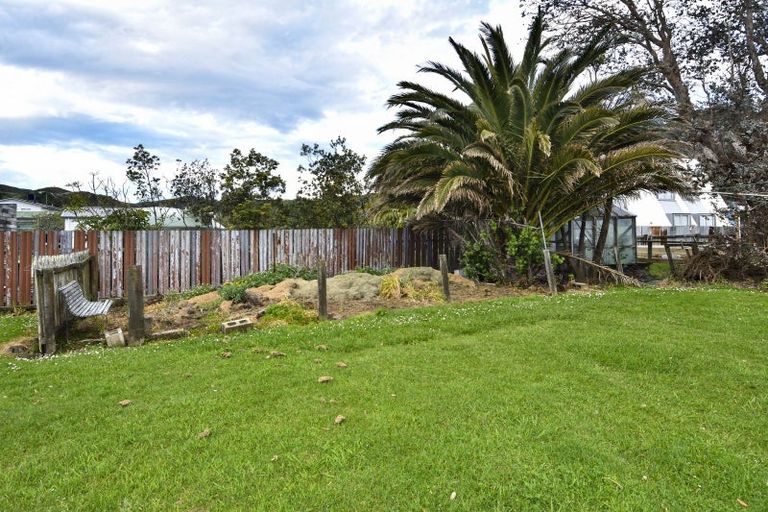 Photo of property in 77 Fortescue Street, Mahia, 4198