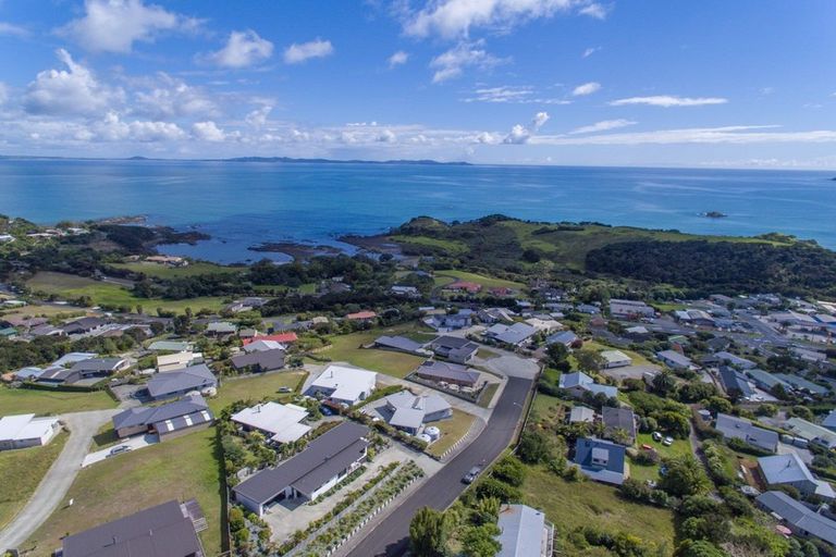 Photo of property in 5 Nancy Wake Place, Cable Bay, 0420