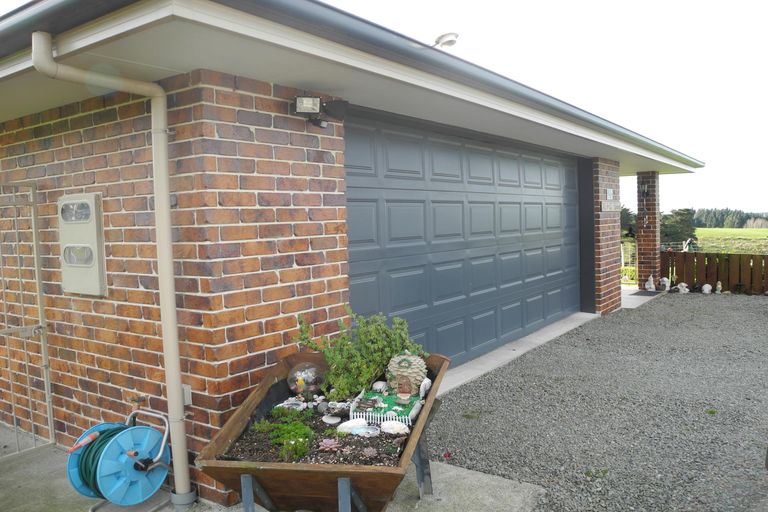 Photo of property in 151 Garlands Road, Waimate, 7979