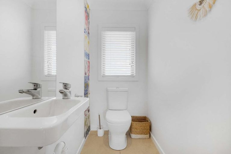 Photo of property in 10 Gregory Grove, Clive, 4102