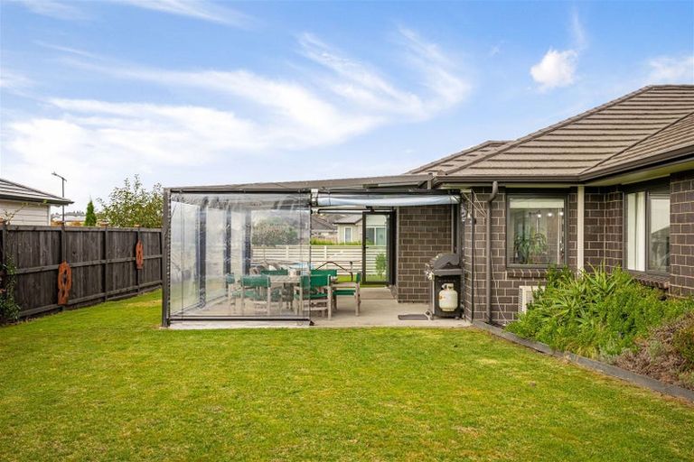 Photo of property in 4 Aporo Drive, Kumeu, 0810