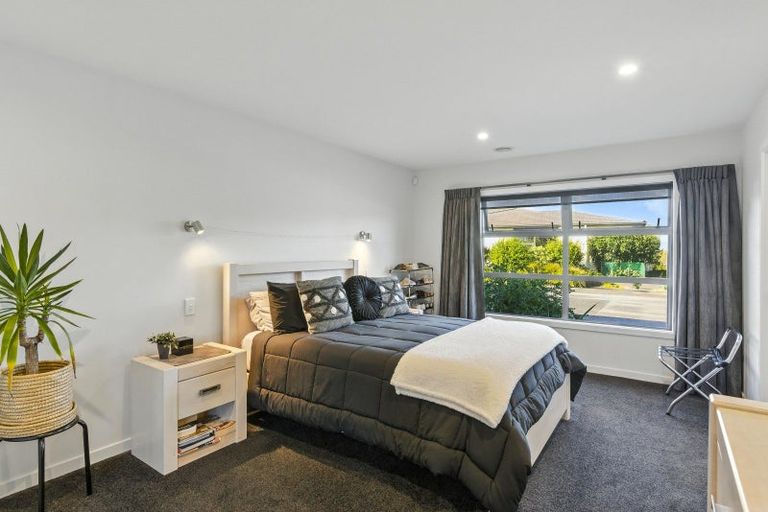 Photo of property in 22 Taranui Way, Paraparaumu Beach, Paraparaumu, 5032
