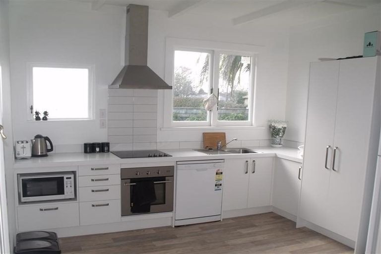 Photo of property in 1112 Caroline Road, Mayfair, Hastings, 4122