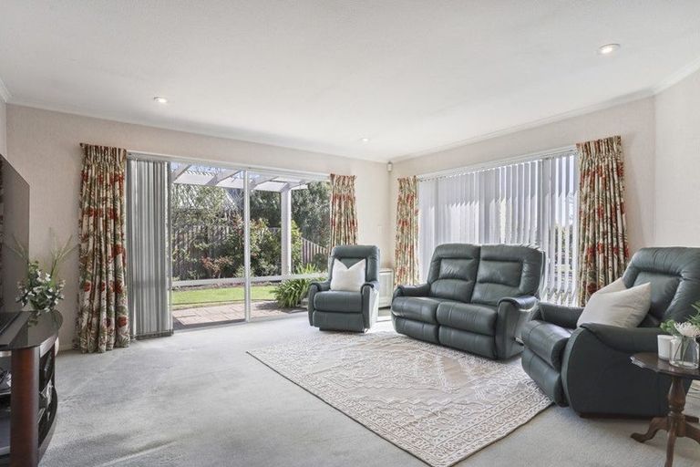 Photo of property in 4 Wardour Mews, Avonhead, Christchurch, 8042