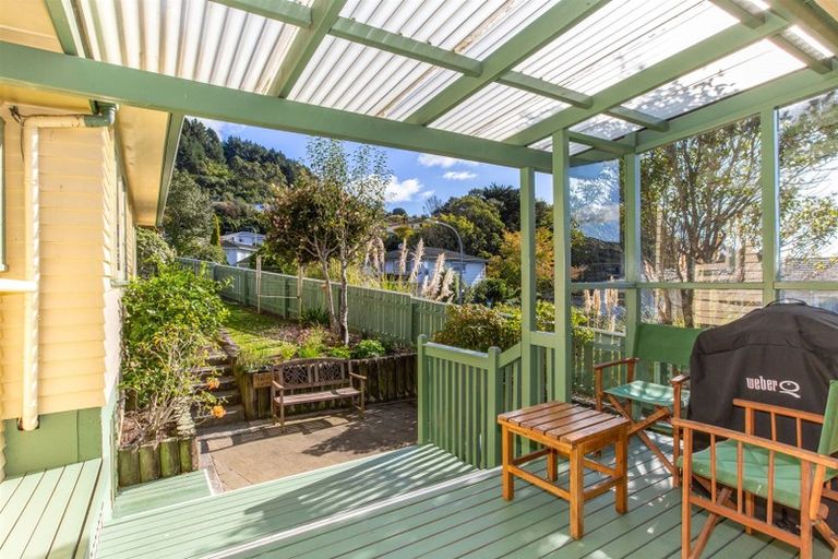 Photo of property in 323 Main Road, Tawa, Wellington, 5028