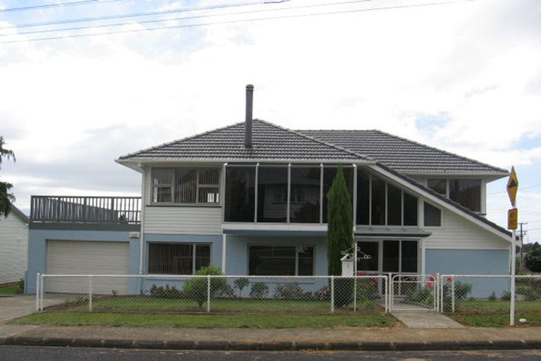 Photo of property in 1 Scanlen Terrace, Kelston, Auckland, 0602