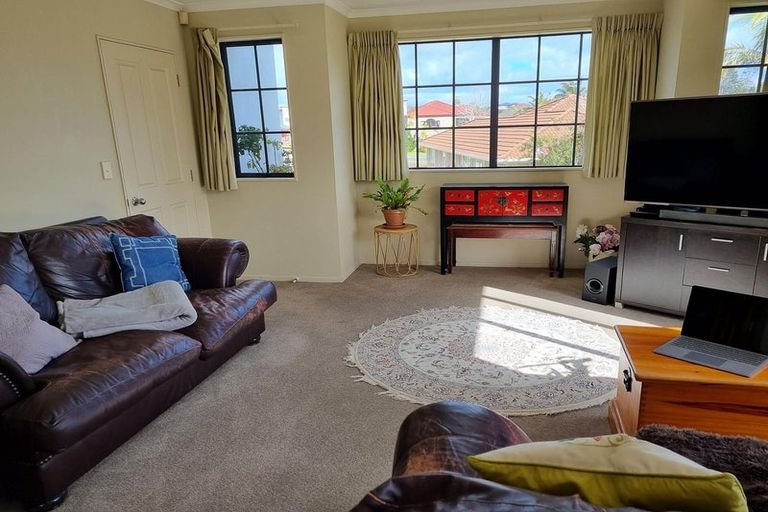 Photo of property in 26 Glen Bay Close, Pinehill, Auckland, 0632