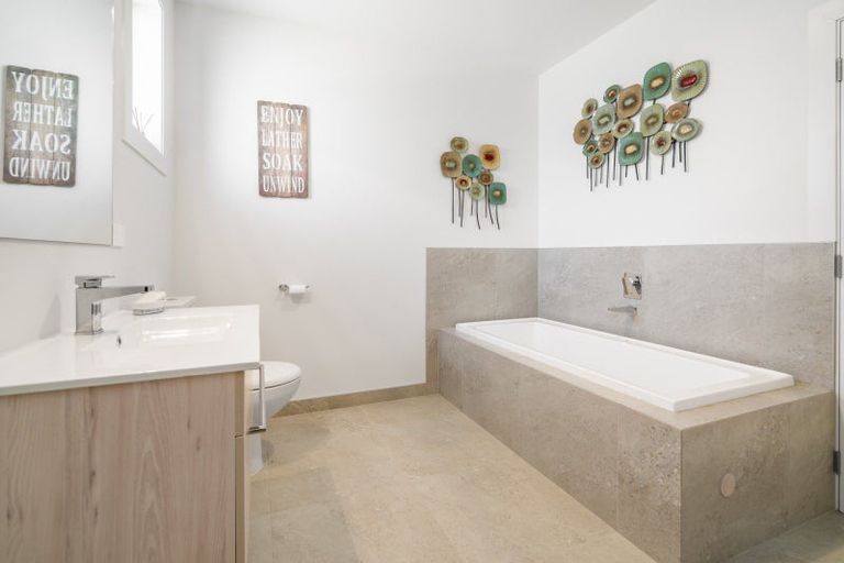 Photo of property in 1 Turnbull Crescent, Wanaka, 9305