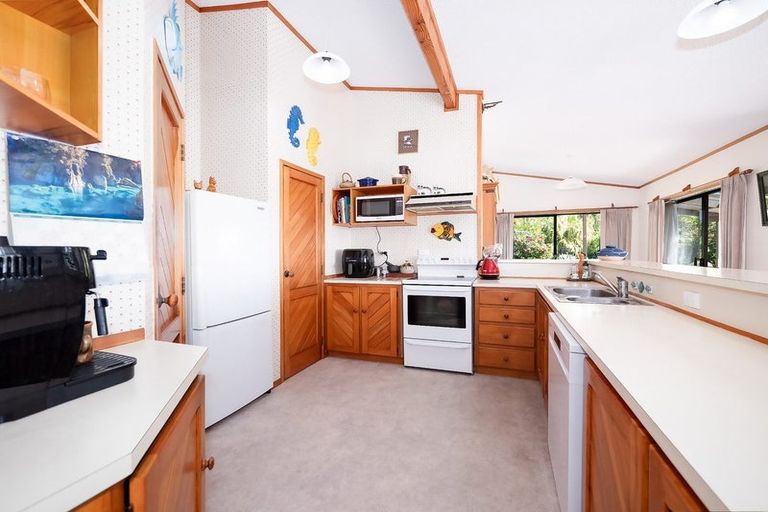 Photo of property in 5 Puketiro Place, Paihia, 0200