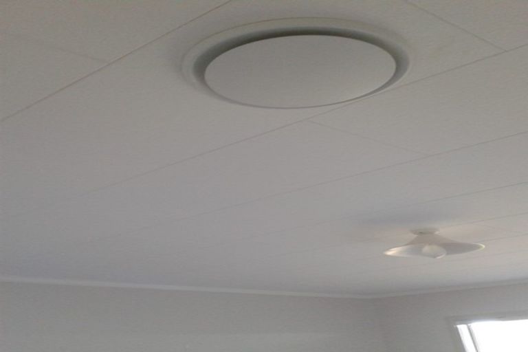 Photo of property in 2 Ranger Place, Wattle Downs, Auckland, 2103