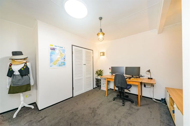 Photo of property in 6 Pukatea Place, Milson, Palmerston North, 4414