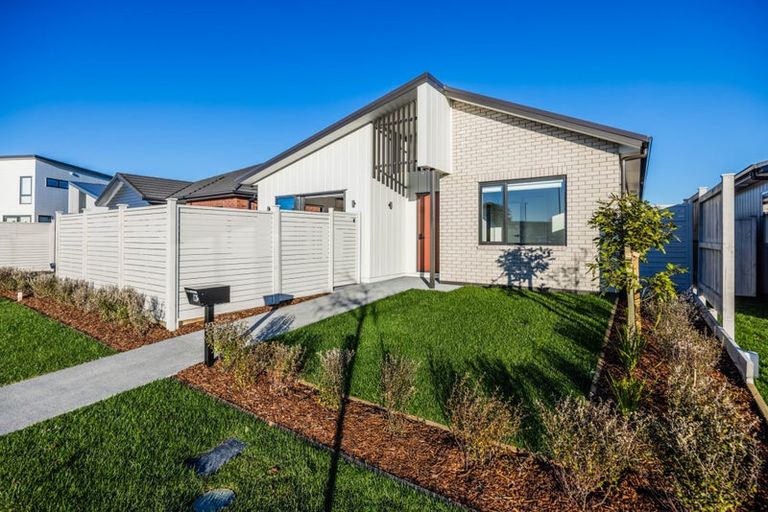 Photo of property in 126 Pepene Avenue, Takanini, 2112