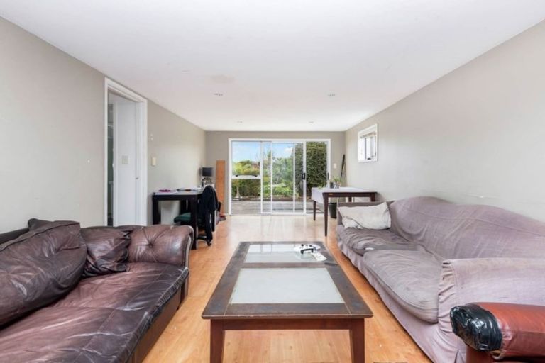 Photo of property in 21 Bert Wilson Place, Cockle Bay, Auckland, 2014