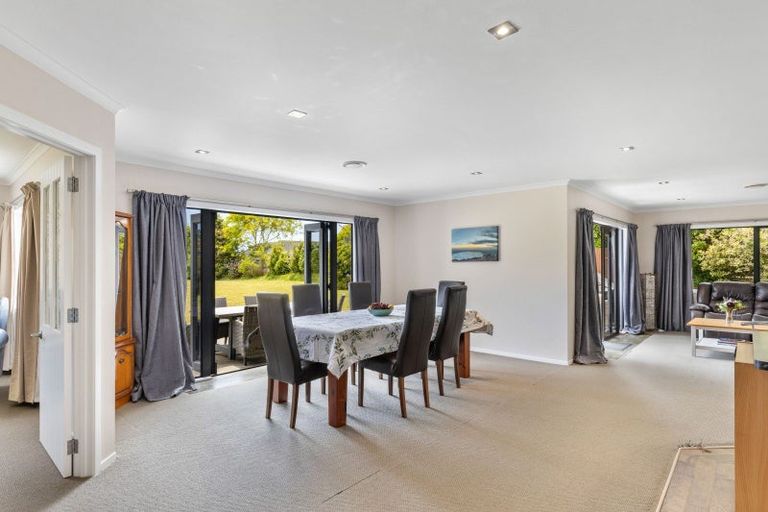 Photo of property in 11a Montrose Place, Highlands Park, New Plymouth, 4312