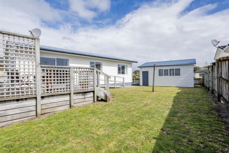 Photo of property in 26 Karaka Street, Otaki Beach, Otaki, 5512