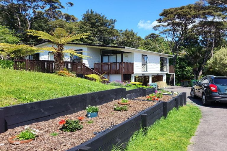Photo of property in 14 Eugen Place, Bayview, Auckland, 0629