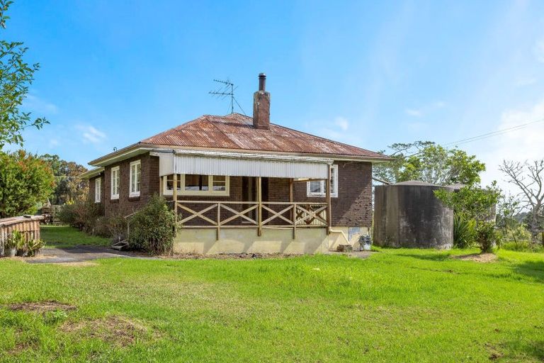 Photo of property in 154 Tawa Road, Kumeu, 0891