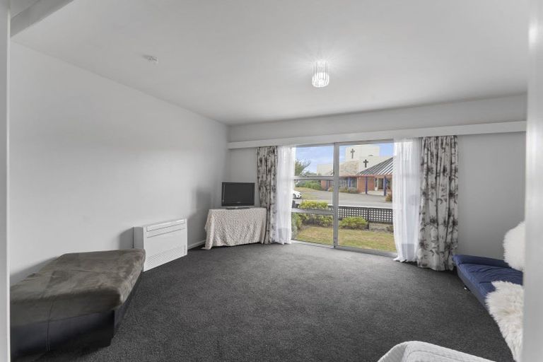 Photo of property in 2/2 Tuckers Road, Redwood, Christchurch, 8051