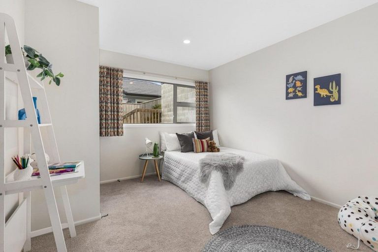 Photo of property in 20 Madeira Close, Whitby, Porirua, 5024