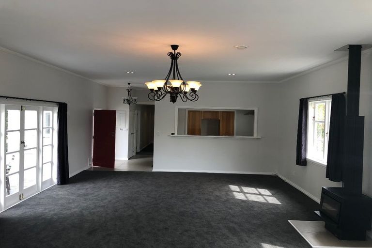 Photo of property in 25 Taupaki Road, Taupaki, Henderson, 0782