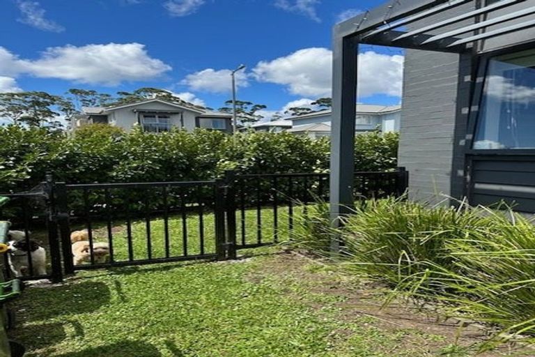 Photo of property in 59 William Wallbank Crescent, Swanson, Auckland, 0614