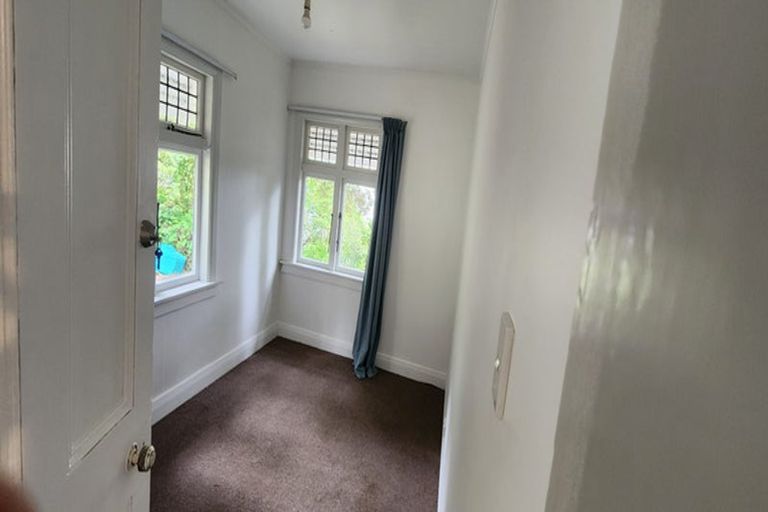 Photo of property in 60 Kelburn Parade, Kelburn, Wellington, 6012