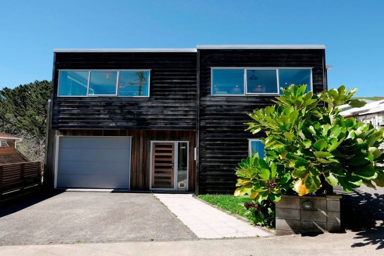Photo of property in 90 Muri Road, Pukerua Bay, Porirua, 5026