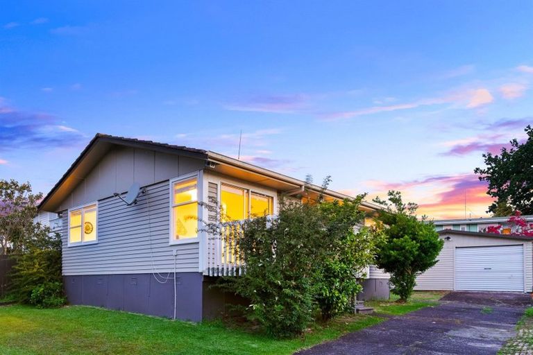 Photo of property in 9 Barnfield Place, Glendene, Auckland, 0602