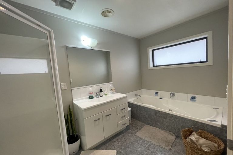 Photo of property in 60 Erlestoke Crescent, Churton Park, Wellington, 6037