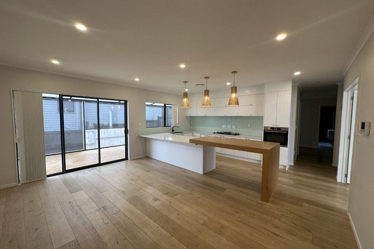 Photo of property in 2 Crompton Place, Orewa, 0931