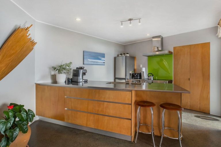 Photo of property in 94 Messenger Terrace, Oakura, 4314