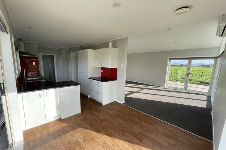 Photo of property in 32 Canal Road West, Waitakaruru, Ngatea, 3576