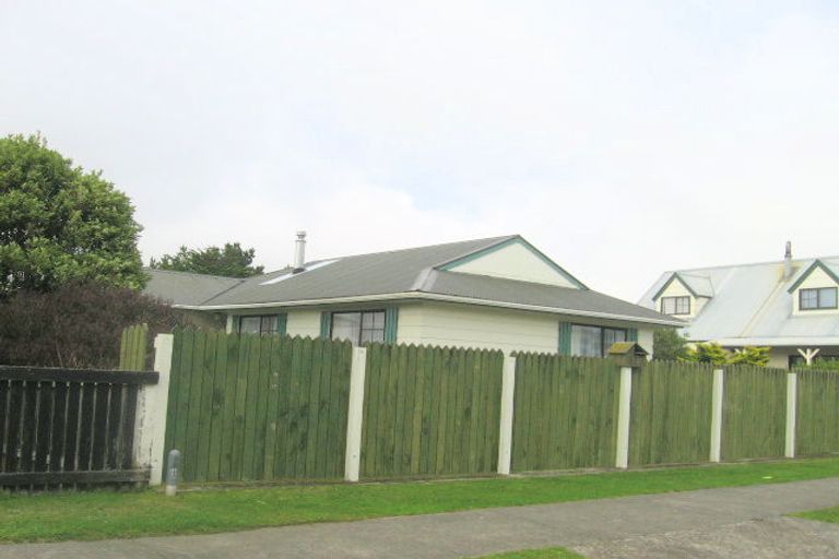 Photo of property in 36 Almora View, Ascot Park, Porirua, 5024
