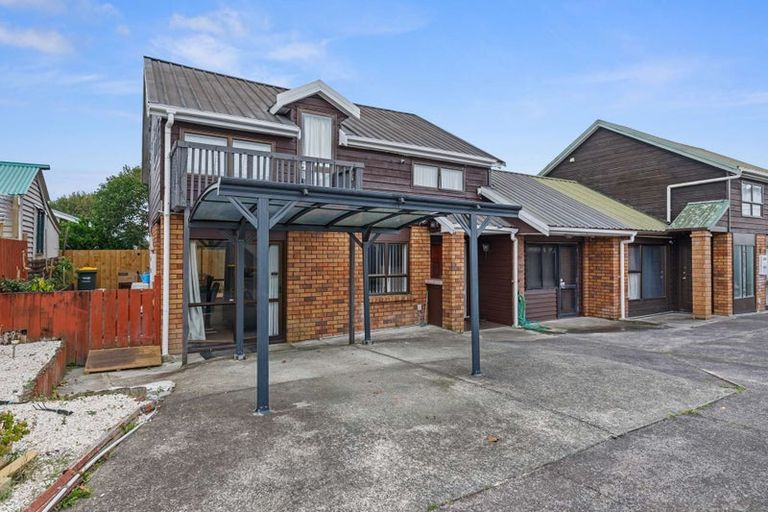 Photo of property in 2/11 Halsey Road, Manurewa, Auckland, 2102