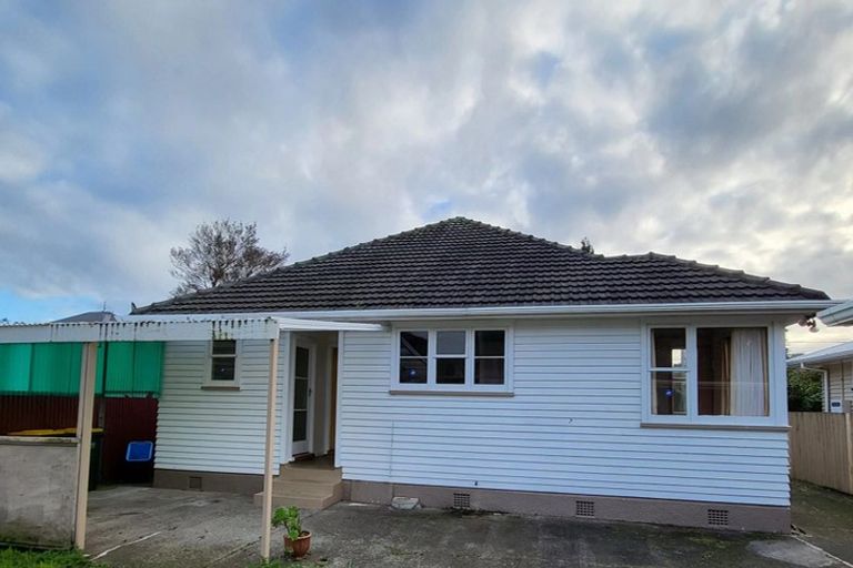 Photo of property in 124 Cambridge Terrace, Fairfield, Lower Hutt, 5011