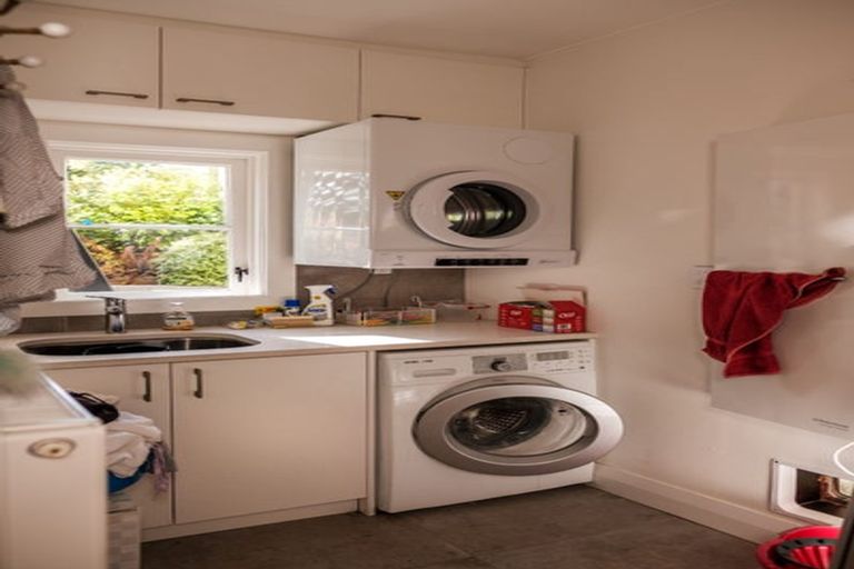 Photo of property in 32 Talavera Terrace, Kelburn, Wellington, 6012