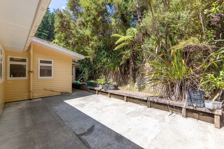 Photo of property in 142 Pinehaven Road, Pinehaven, Upper Hutt, 5019