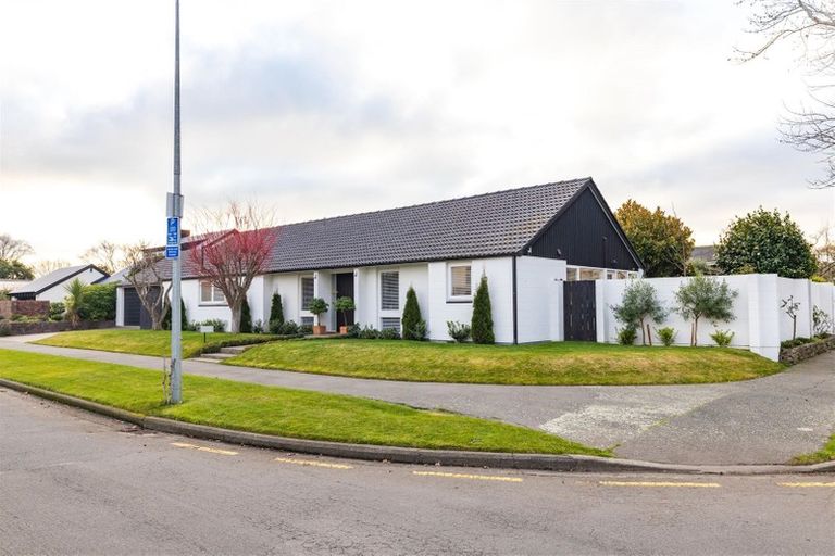 Photo of property in 2 Rutherglen Avenue, Ilam, Christchurch, 8041