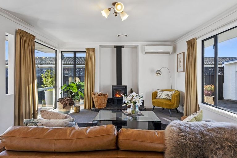 Photo of property in 320 Main North Road, Redwood, Christchurch, 8051