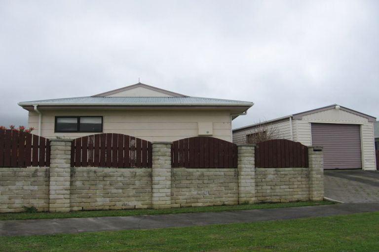 Photo of property in 22 Cargill Grove, Kelvin Grove, Palmerston North, 4414