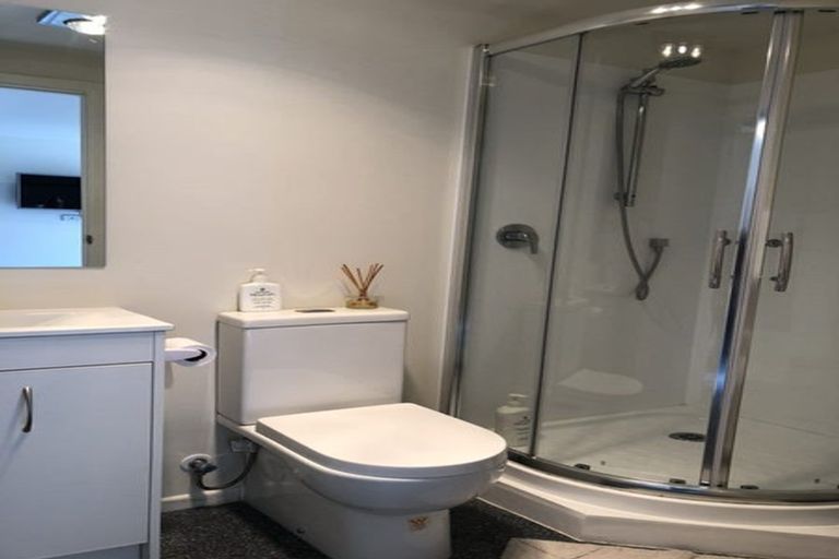 Photo of property in 34 Sandown Road, Rothesay Bay, Auckland, 0630