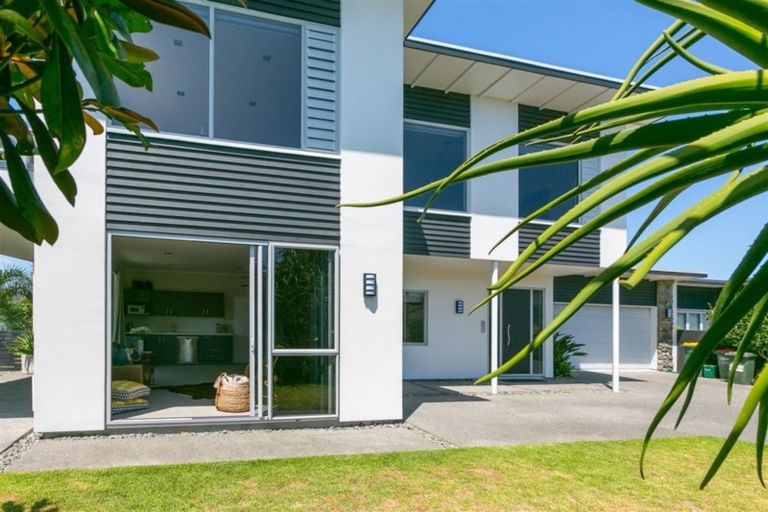 Photo of property in 18 Parkvue Drive, Bell Block, New Plymouth, 4312